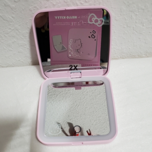 Impression for Hello Kitty Compact Mirror - Picture 5 of 9